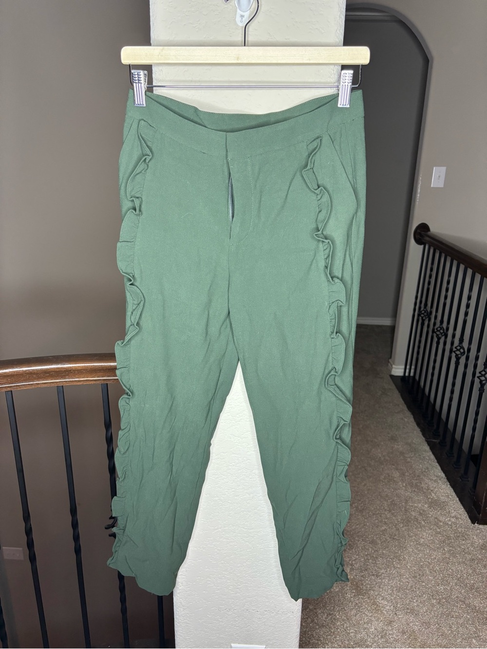 Shinestar Gold Ruffle Green Trousers Size M NEW Office Colorful Statement